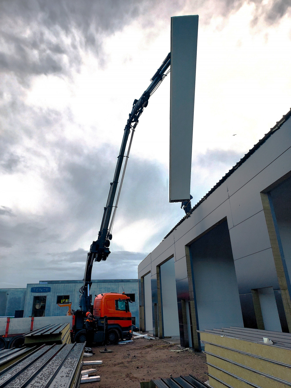 55 tm hejser sandwich elementer og trapez plader Hasselager